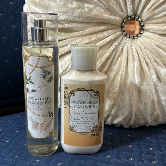 Bath & Body Works Other - BATH & BODY WORKS SET. . .SNOWFLAKES & CASHMERE SCENT (Items Not Used)